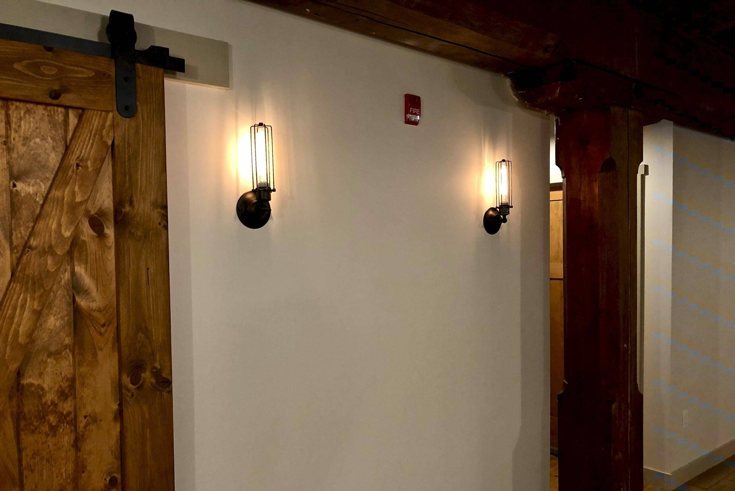 wall with lamps